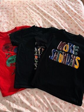 Kids 'More Saturdays' Graphic Tee 3 pack- Black & Red bundle